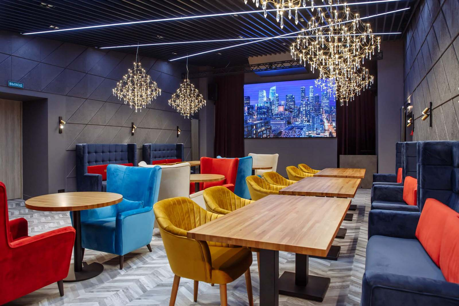 Декоративные акустические панели Soundec в отделке зала