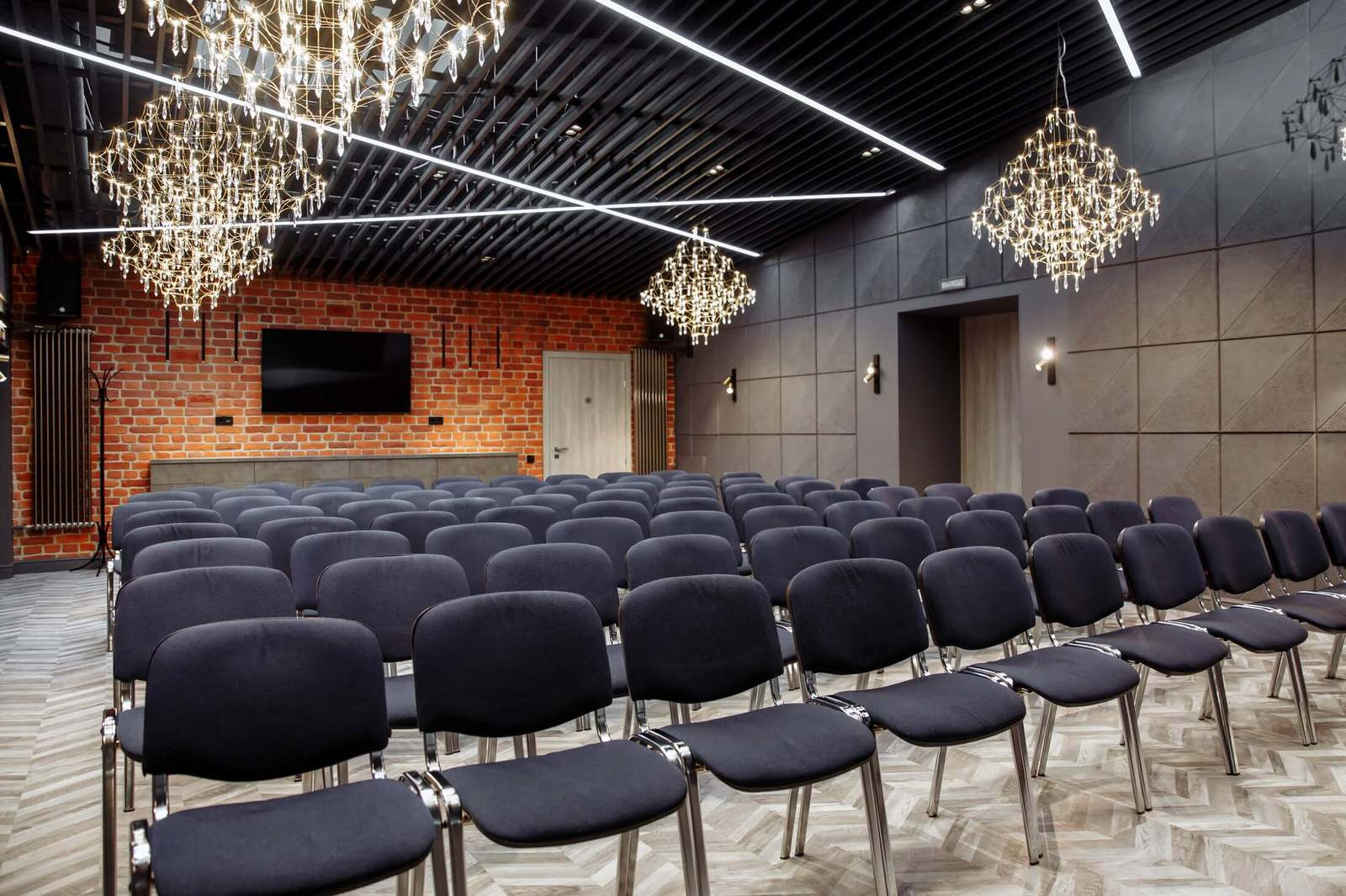 Декоративные акустические панели Soundec в отделке зала