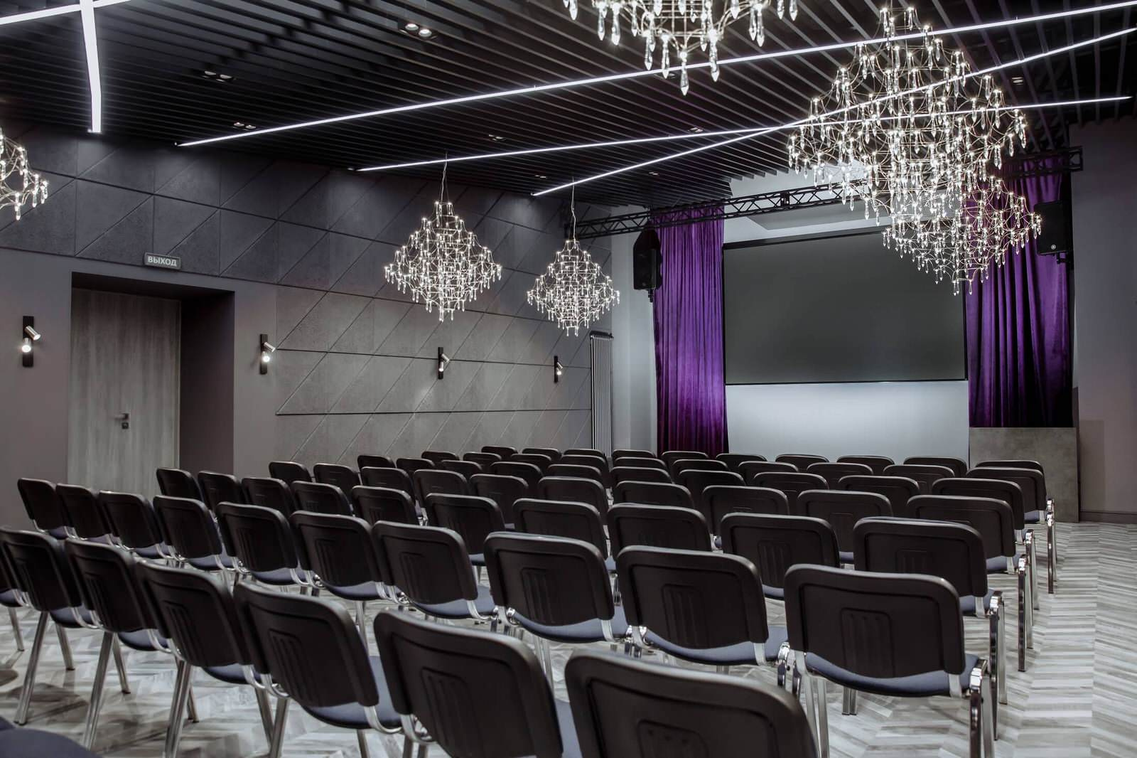 Декоративные акустические панели Soundec в отделке зала