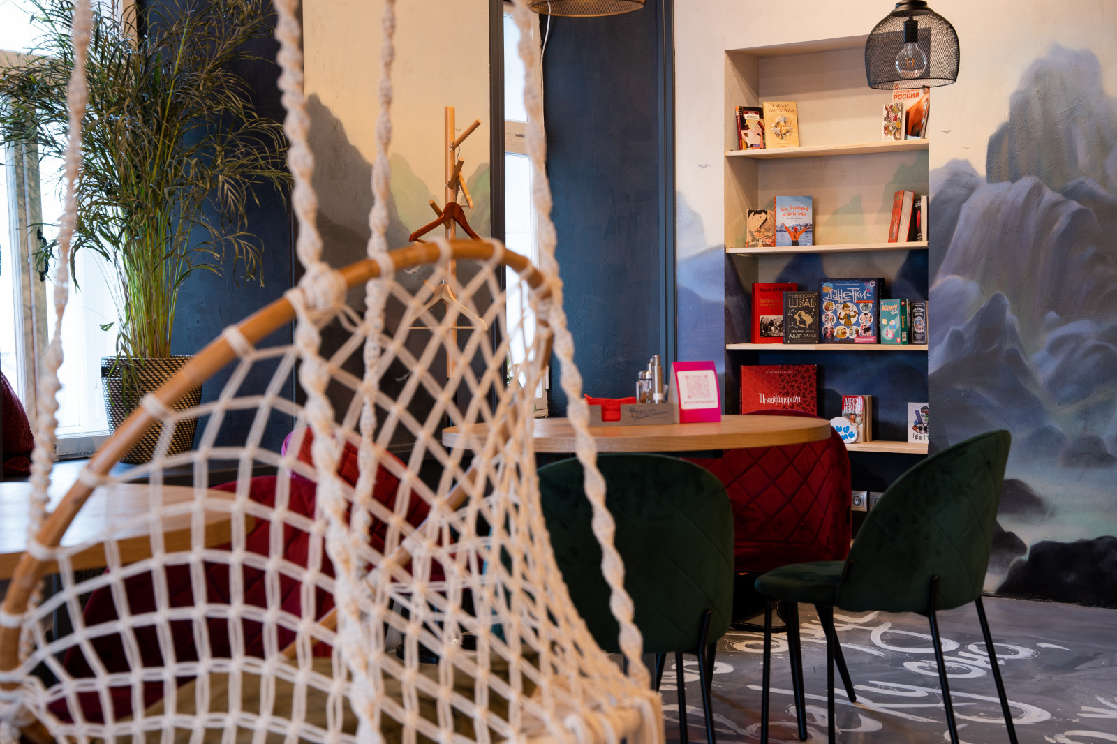 Обложка проекта: Интерьер кафе "Место притяжения"