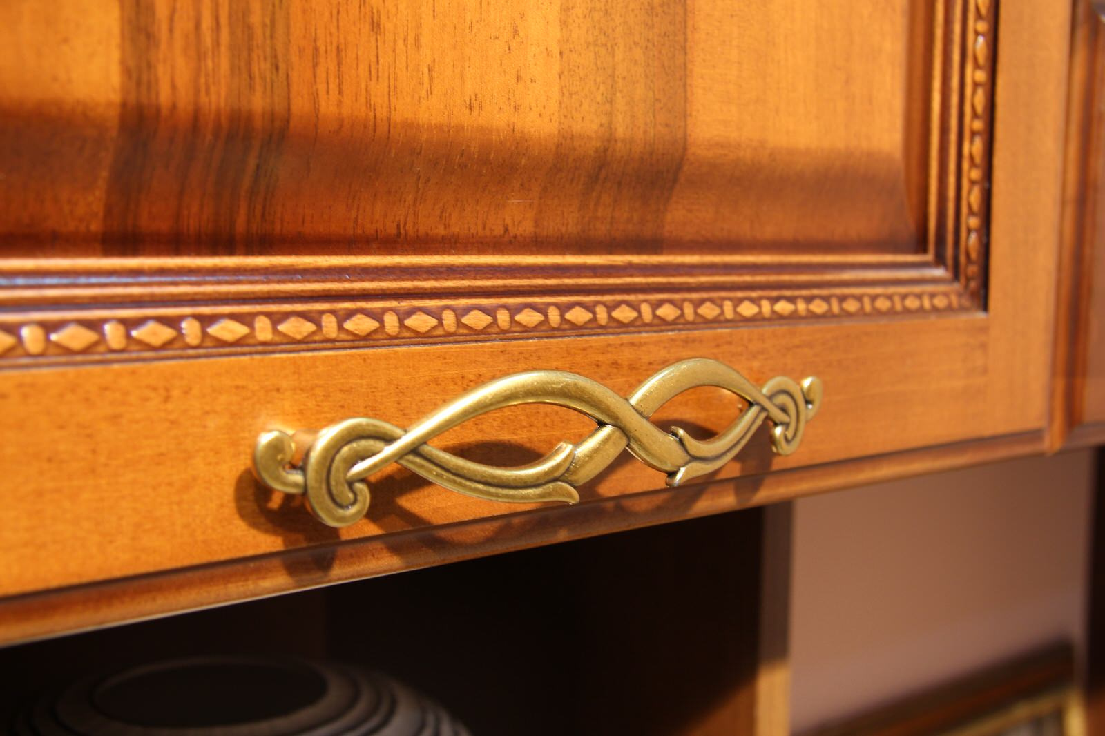 фасад и ручка-скоба