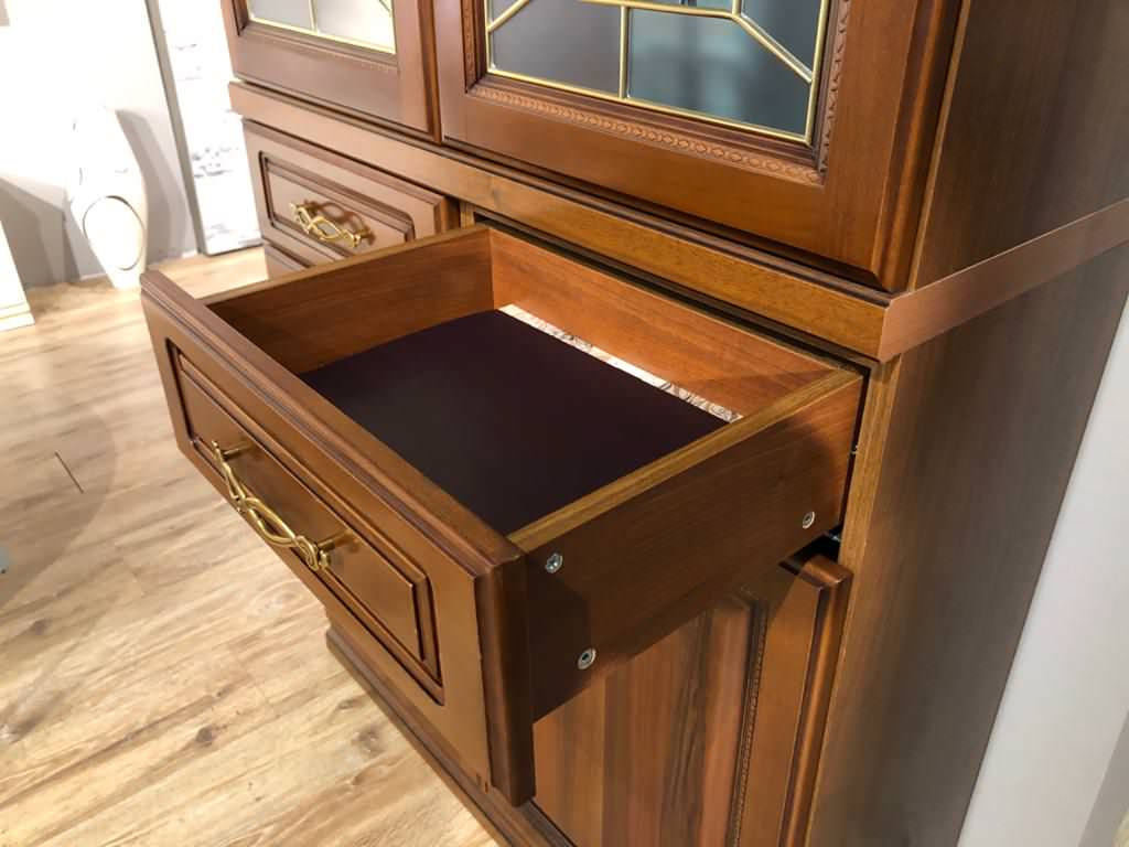 выдвижной ящик