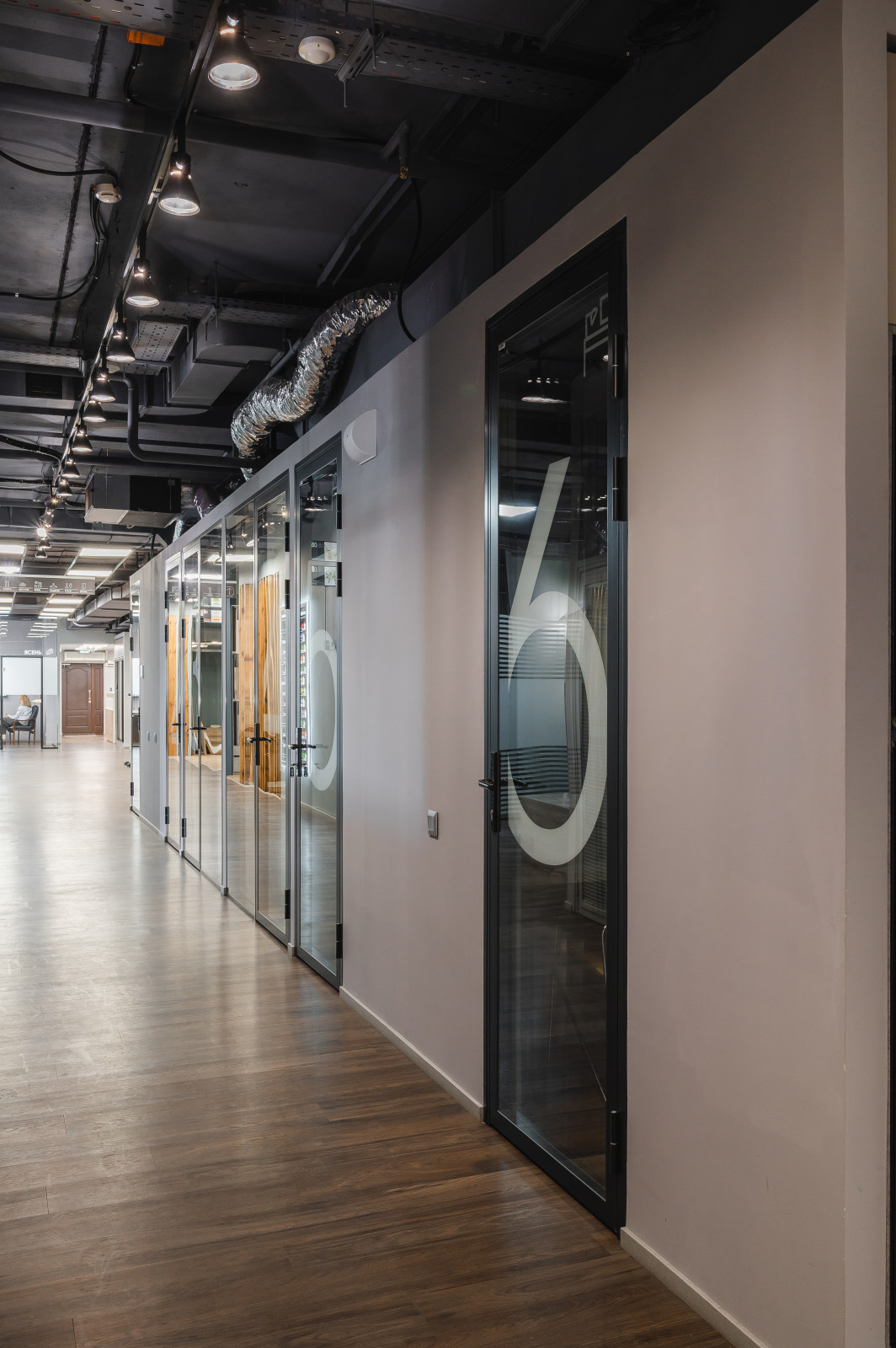 Комплексный проект со стеклянными перегородками