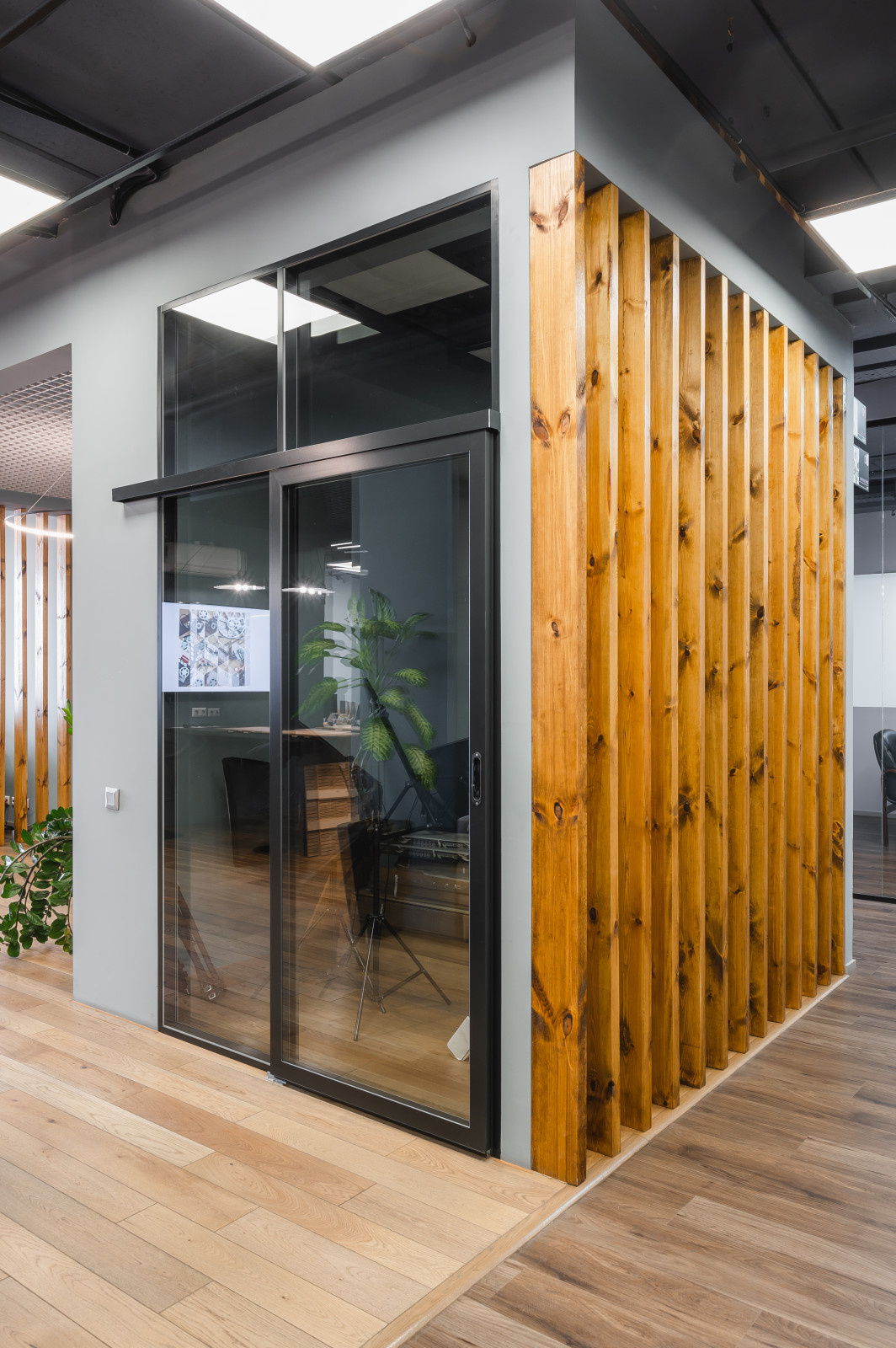 Комплексный проект со стеклянными перегородками