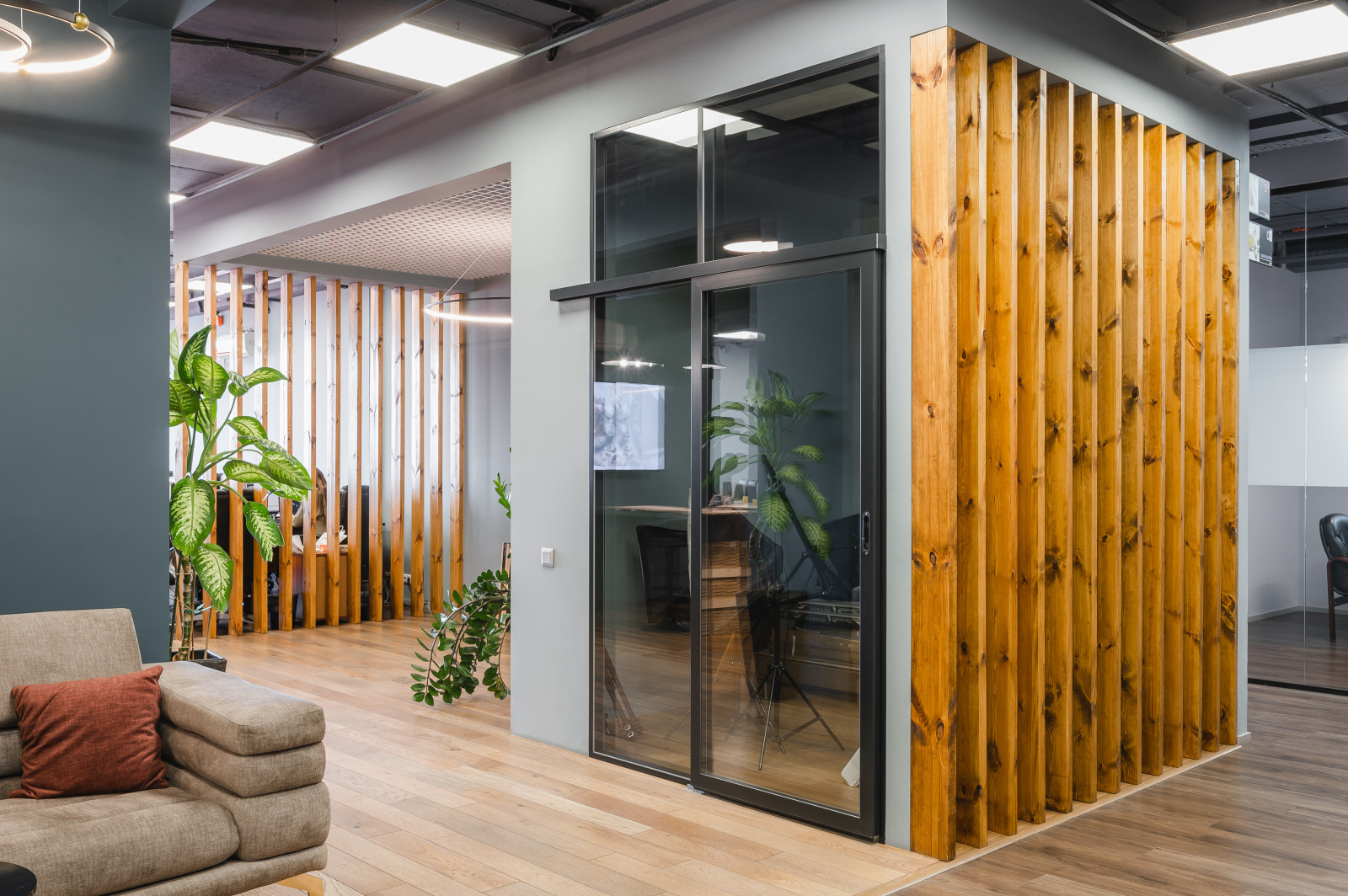 Комплексный проект со стеклянными перегородками