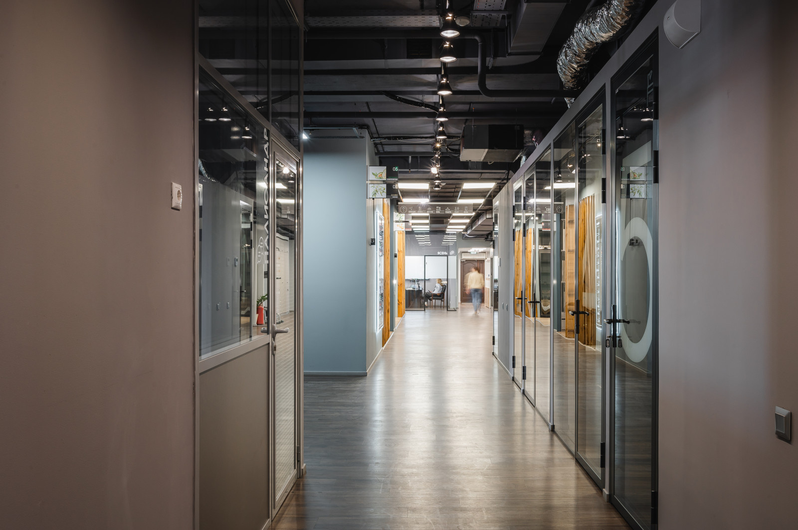 Комплексный проект со стеклянными перегородками