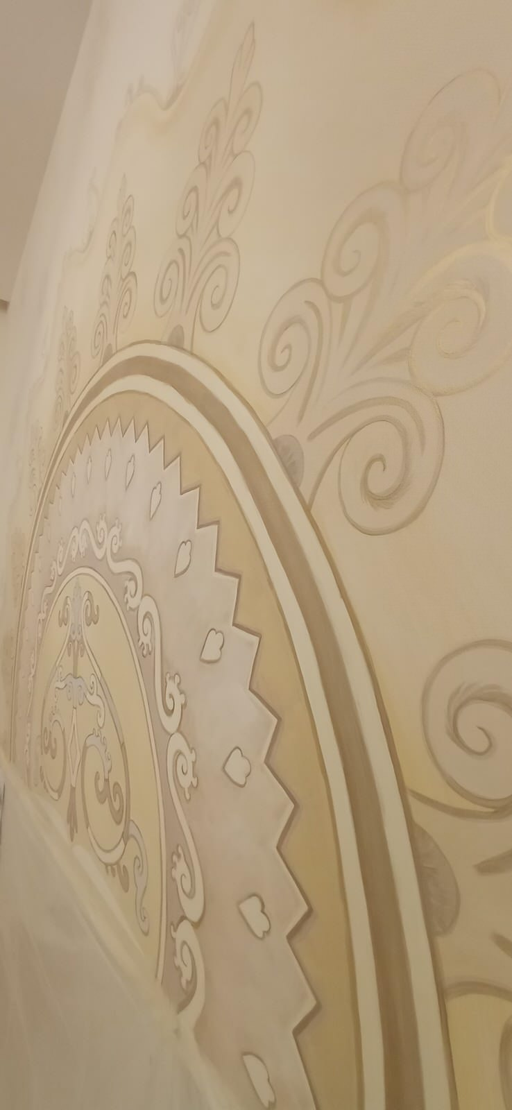 Роспись в интерьере "Солнечный щит"