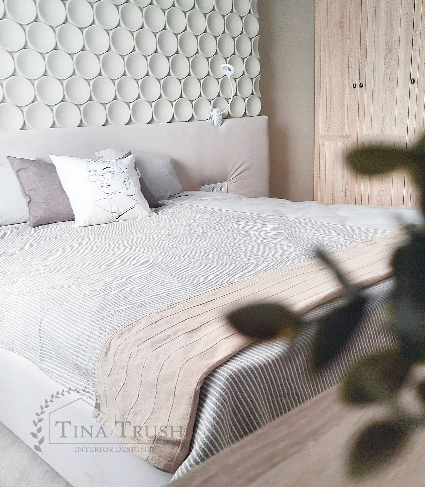 Спальня в бежевых тонах