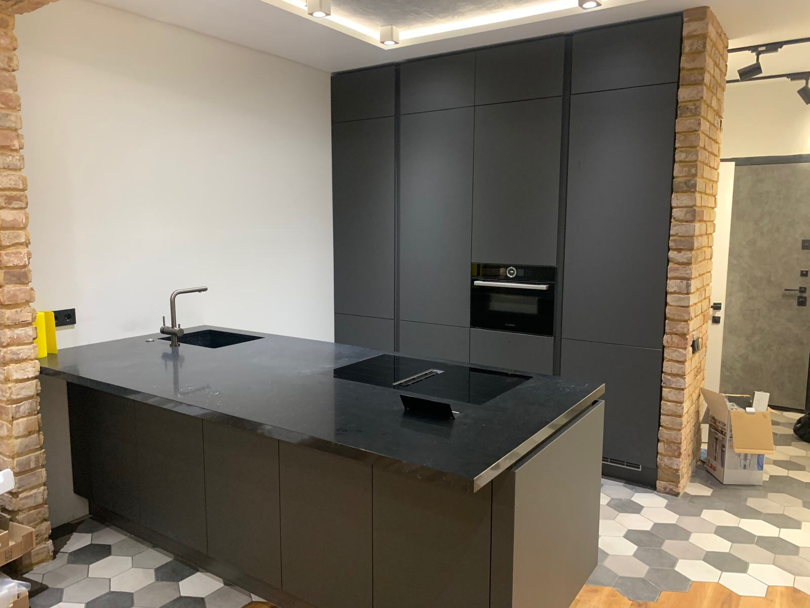 Кухня с островом в ЖК Лайнер