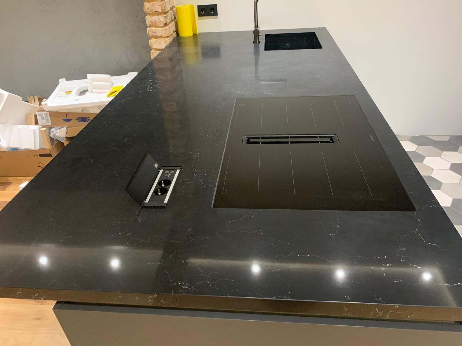 Кухня с островом в ЖК Лайнер