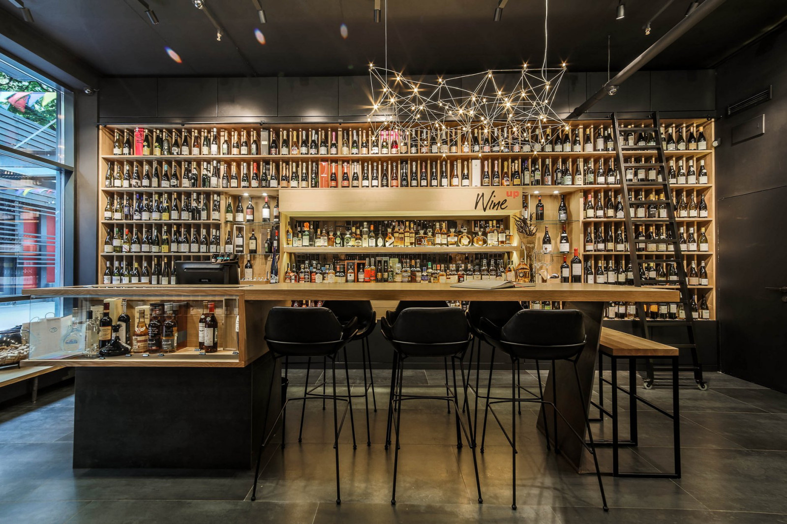 Дизайн интерьера винотеки wine up