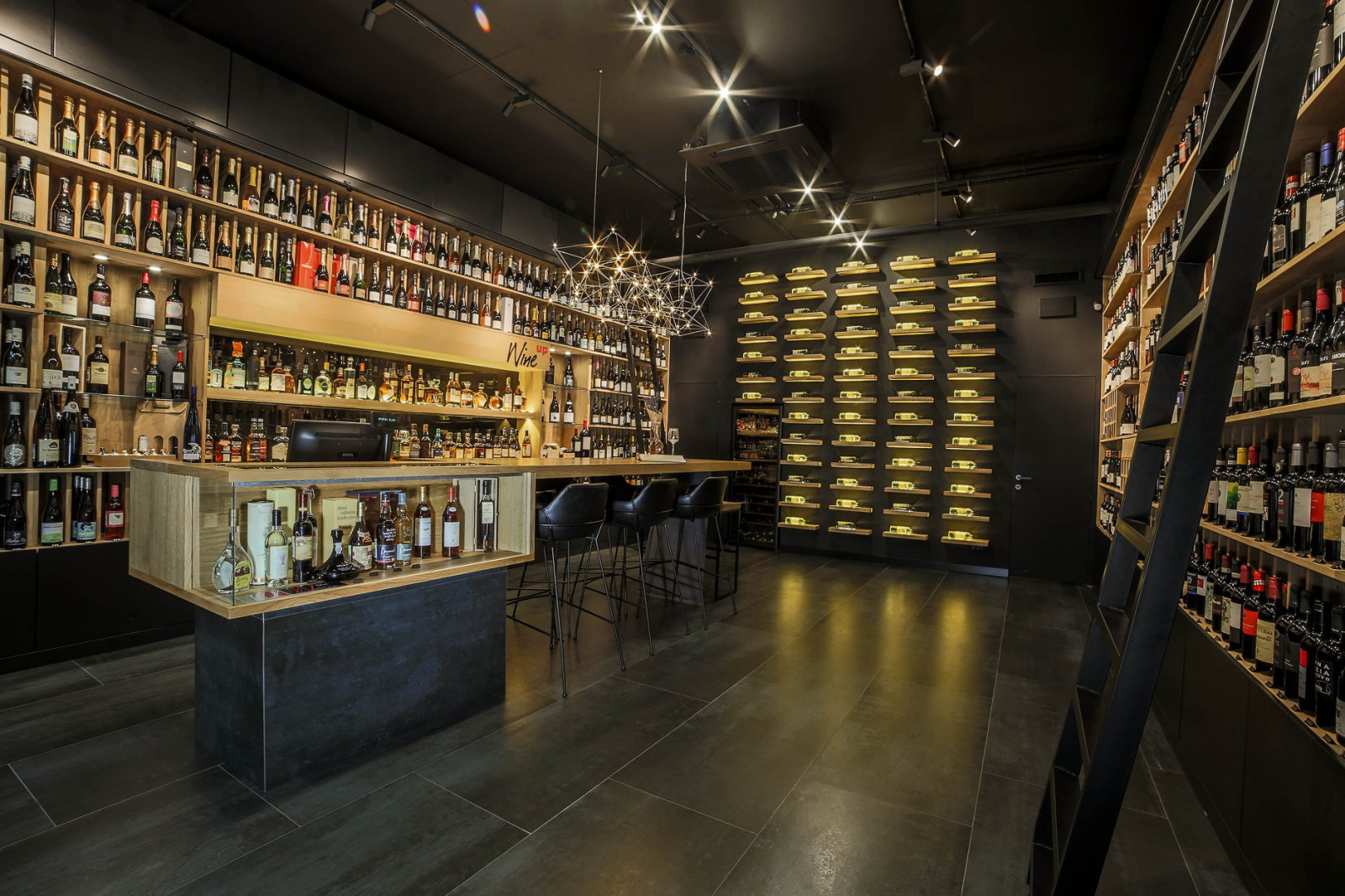 Дизайн интерьера винотеки wine up