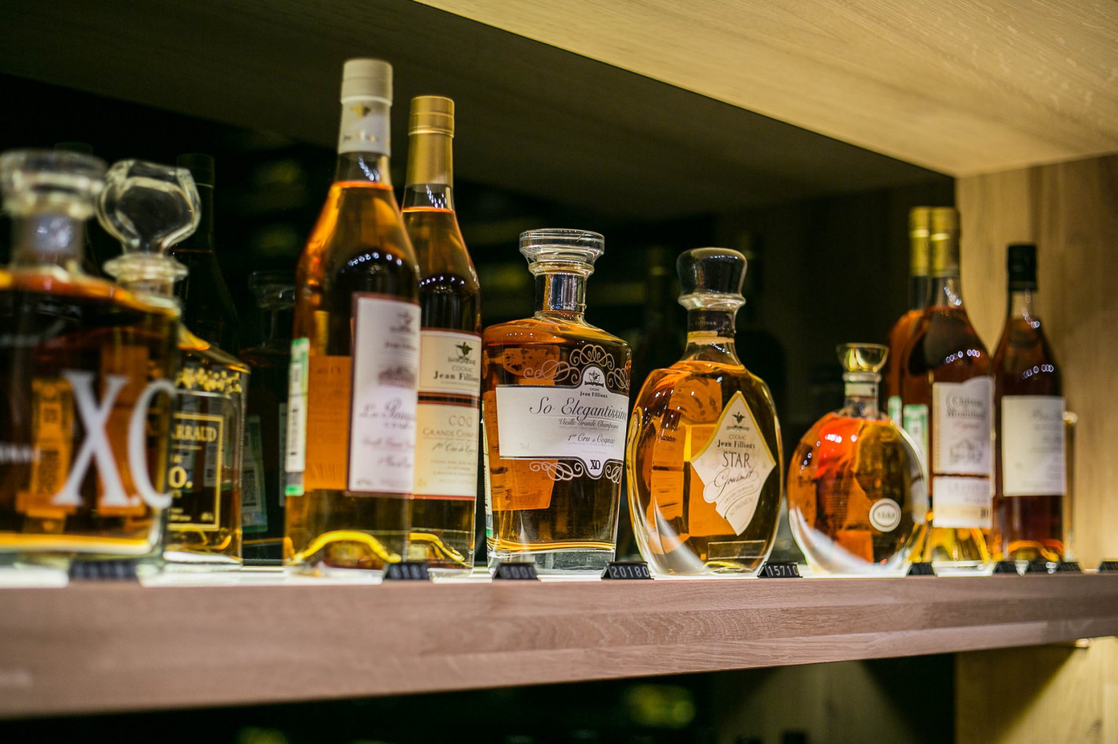 Дизайн интерьера винотеки wine up
