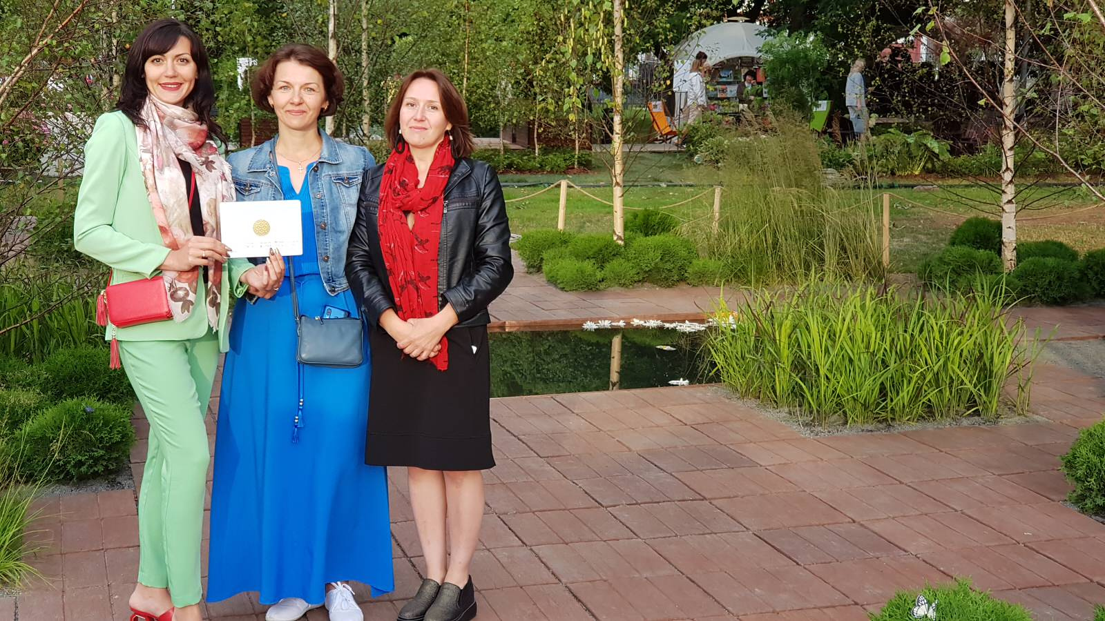 Сад для Алены Ахмадуллиной