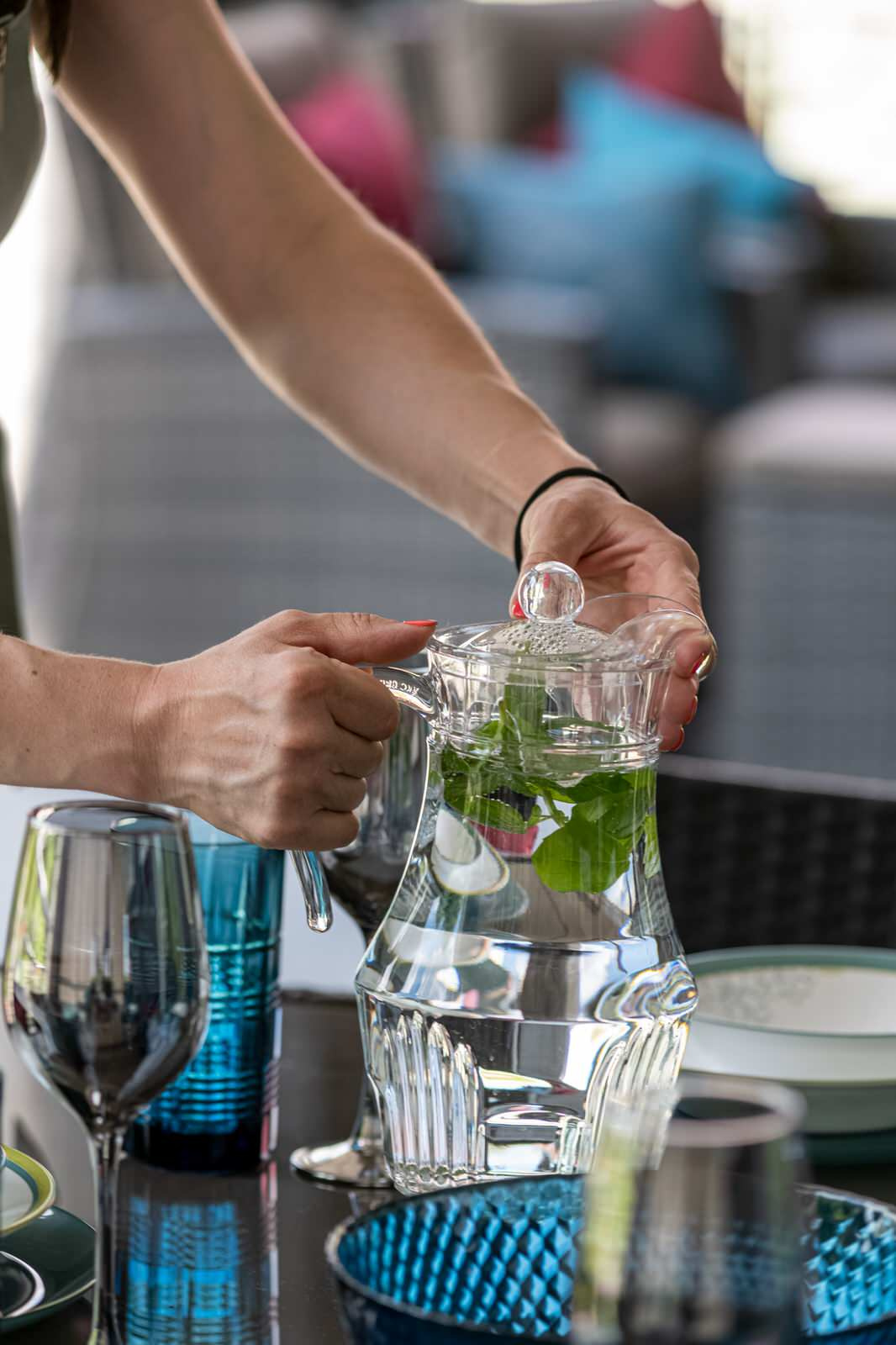 Беседка и терраса для Дмитрия Крылова. Первый Канал "На дачу! С Наташей Барбье"