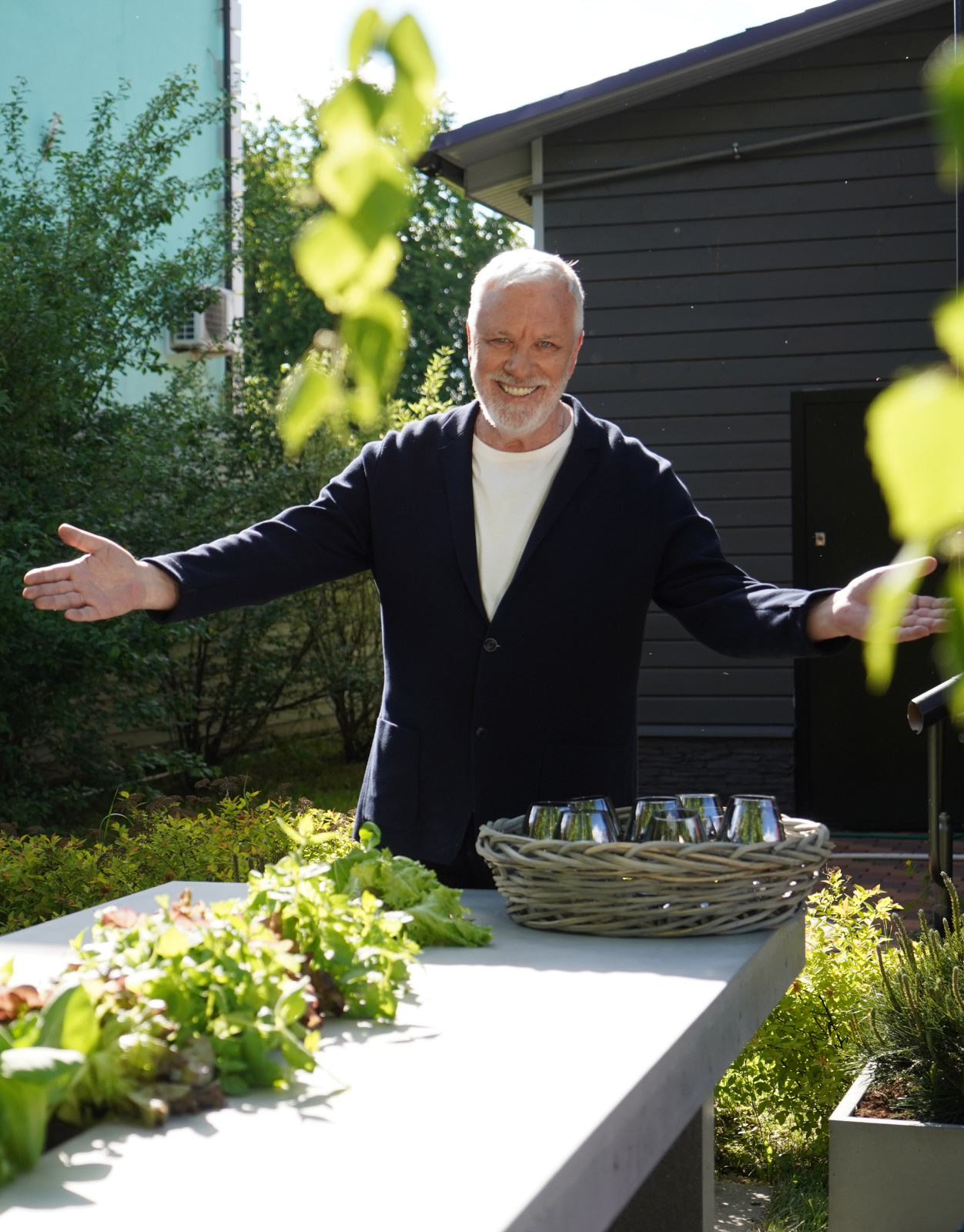 Беседка и терраса для Дмитрия Крылова. Первый Канал "На дачу! С Наташей Барбье"