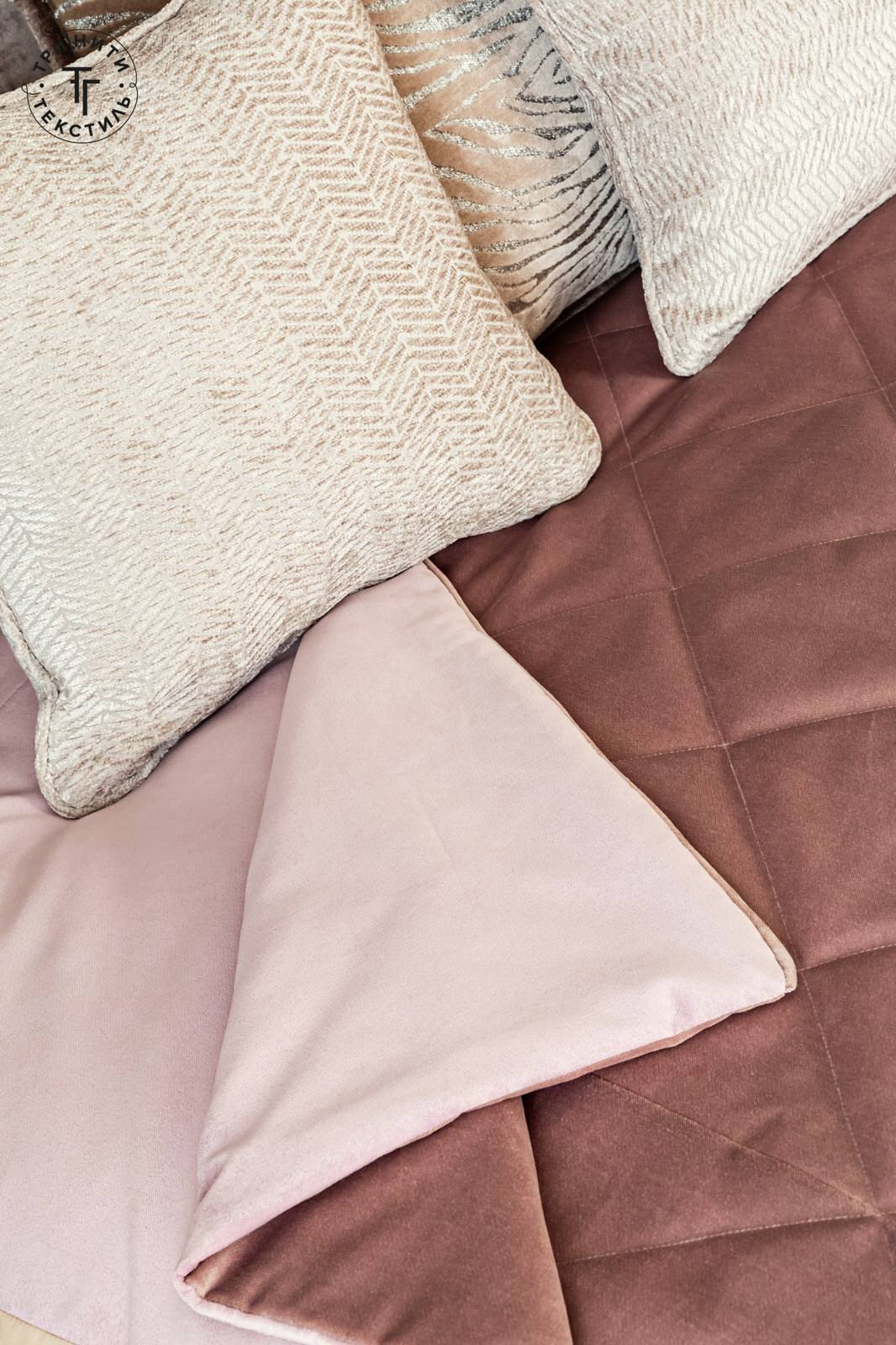 Уютное текстильное оформление загородного дома