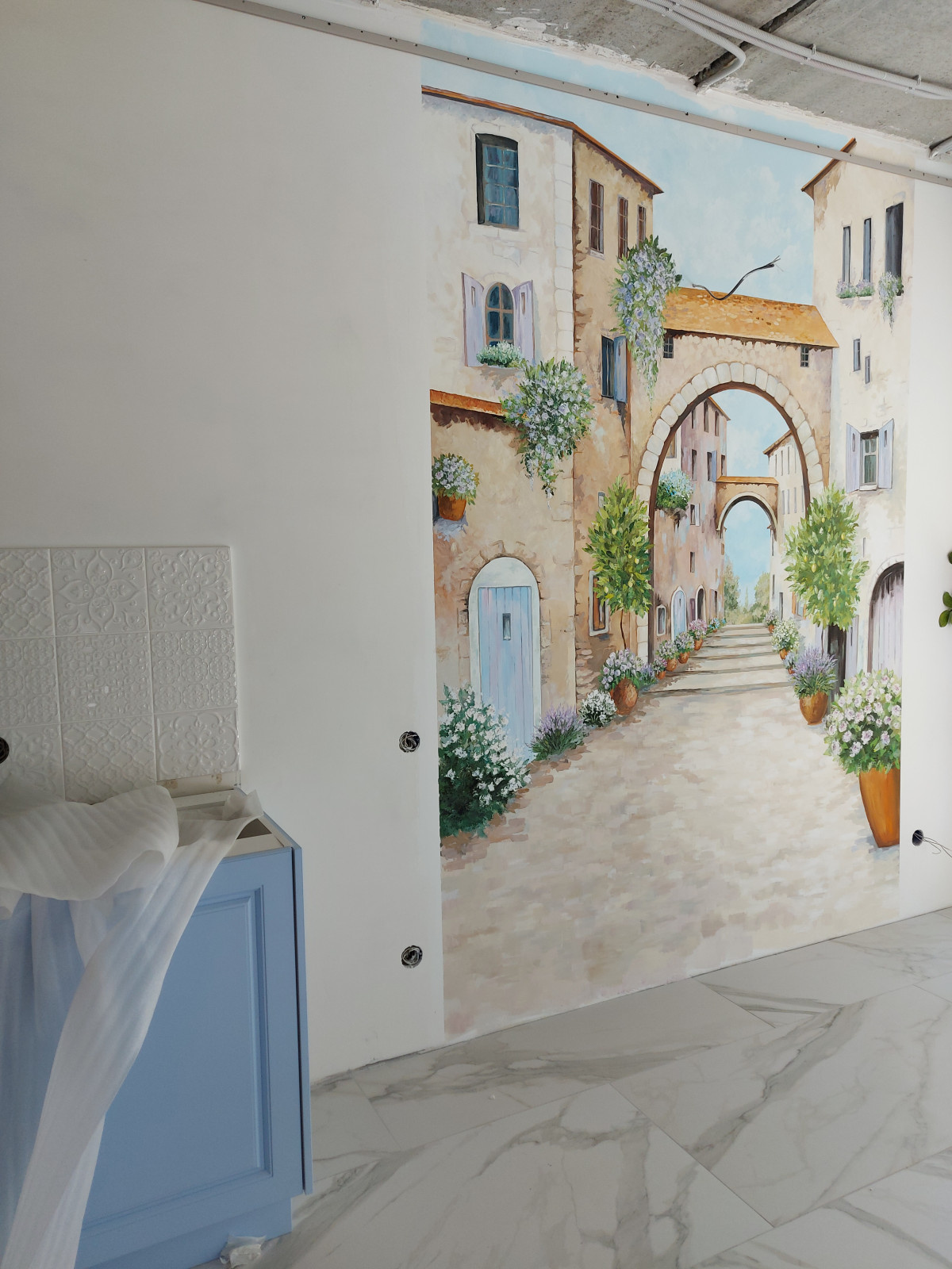 Роспись стены в столовой