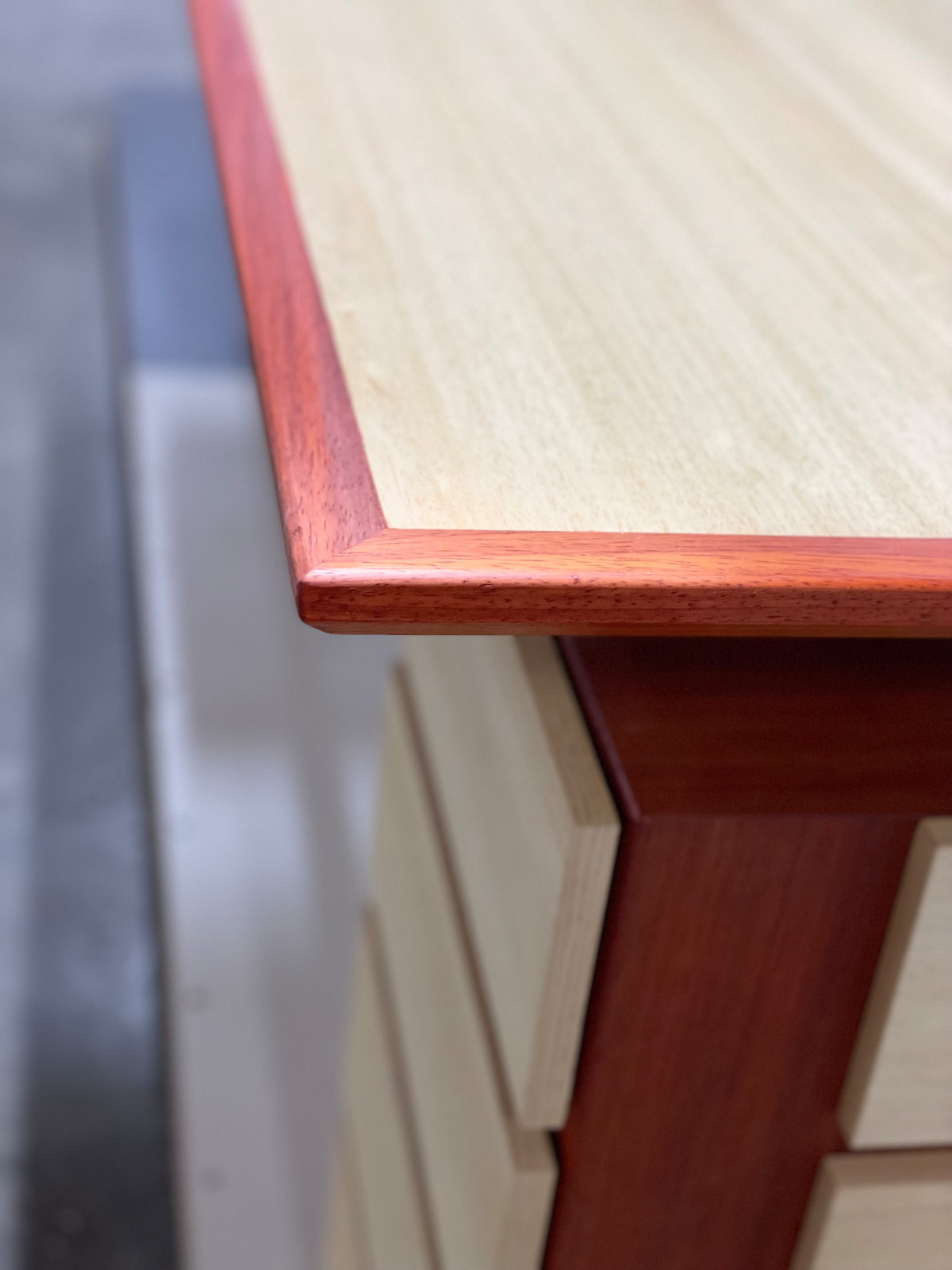 Письменный стол