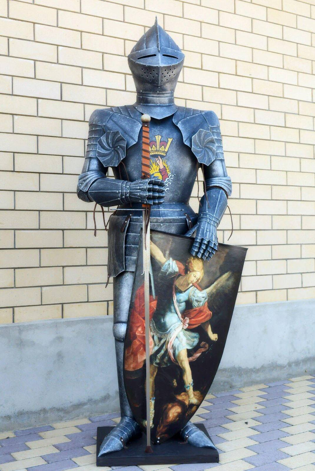 Интерьерные скульптуры рыцарей