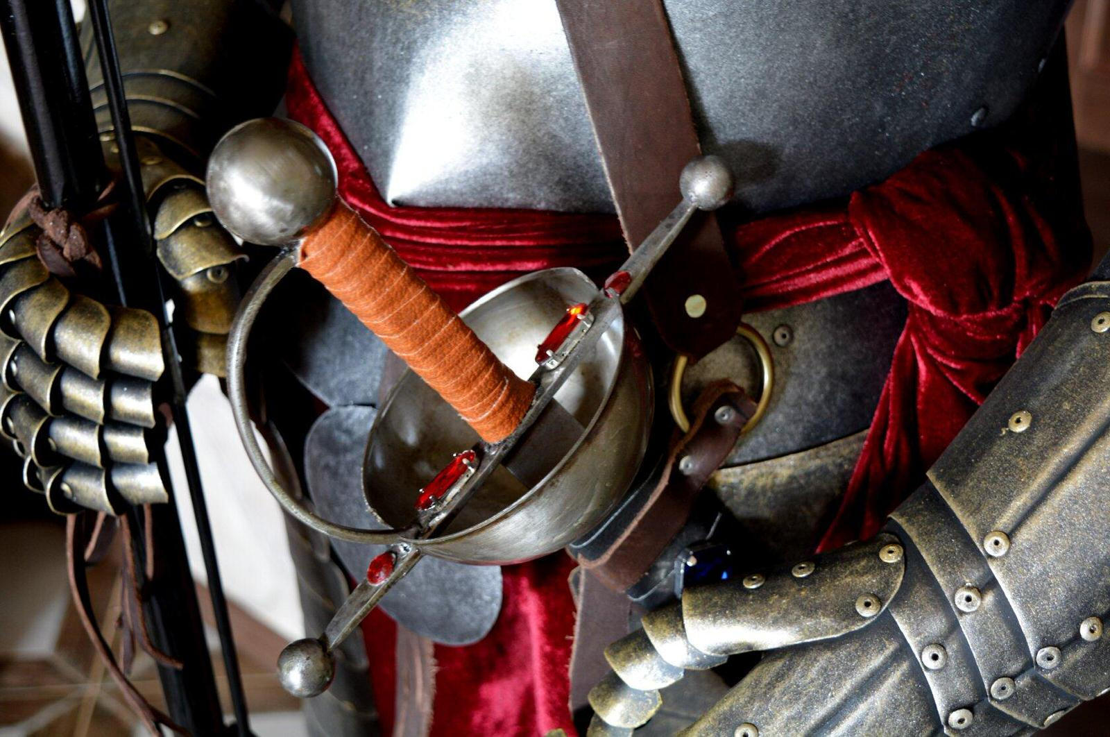 Интерьерные скульптуры рыцарей