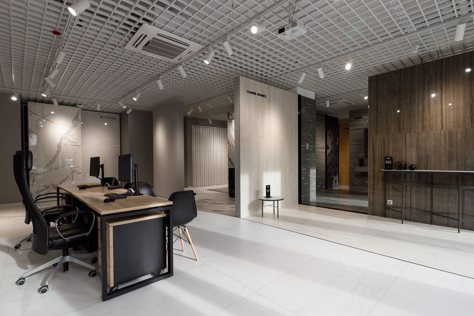 Интерьер шоурума керамогранита