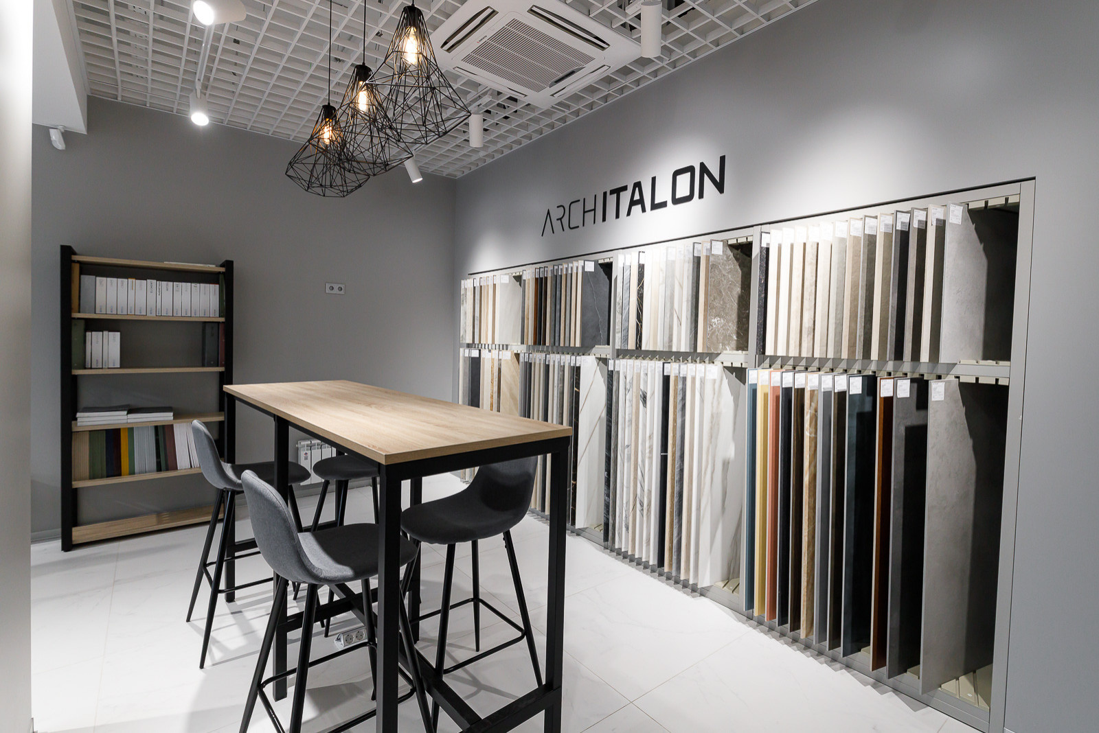 Интерьер шоурума керамогранита