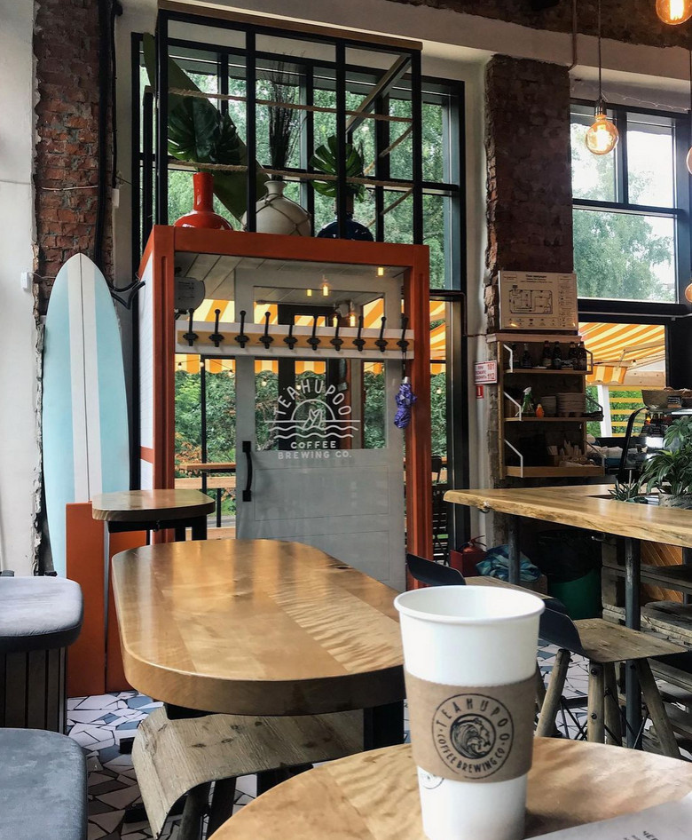 Кофейня в балийском стиле "Teahupoo coffee"