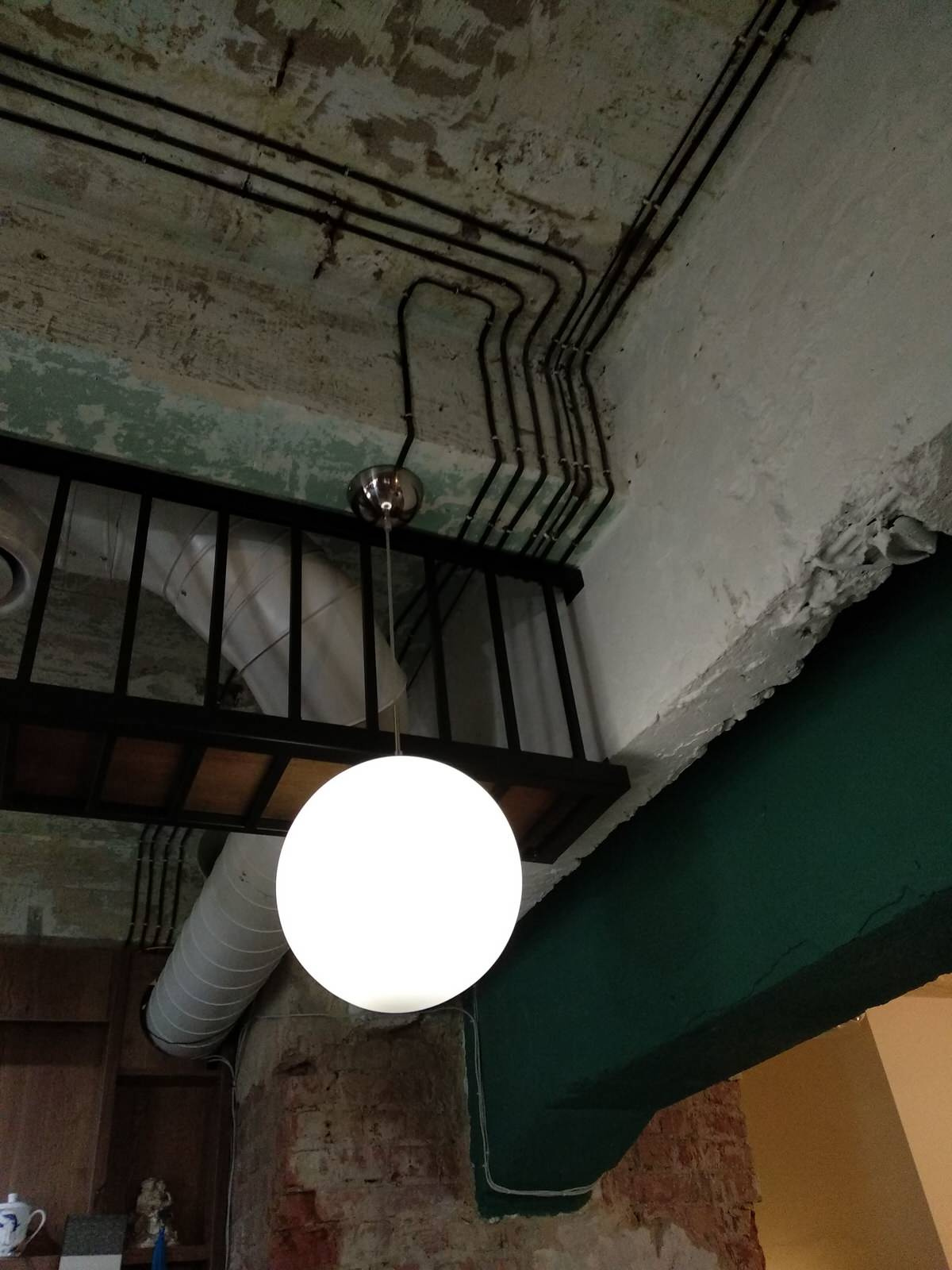 Бар "Hide" с атмосферой китайского района