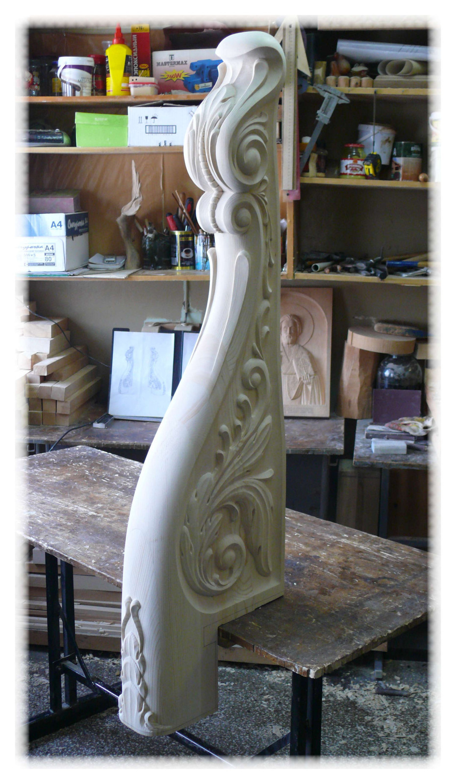 Столб для лестницы