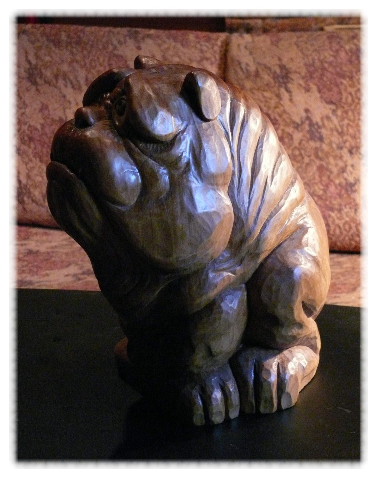 Скульптура собаки декоративная