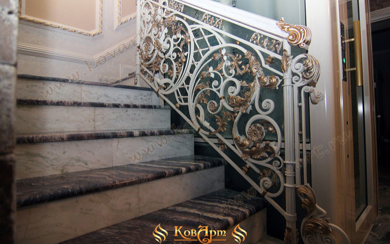 Белые кованые перила