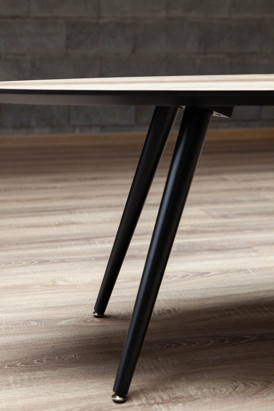 Столик в стиле сканди