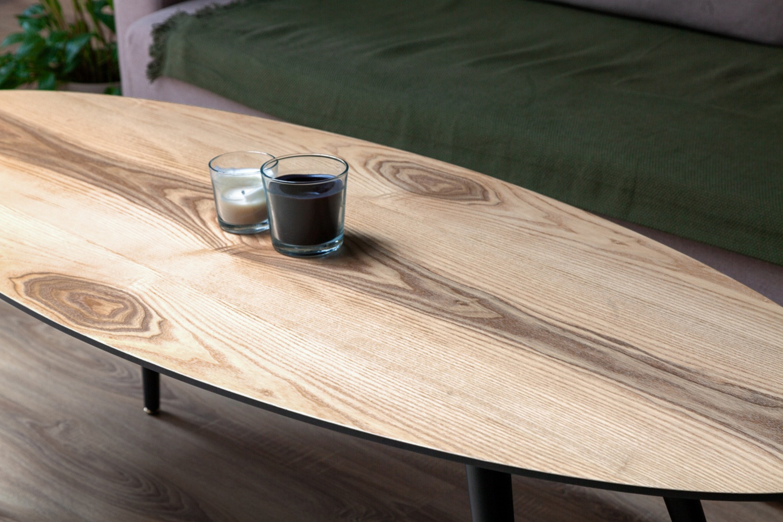 Столик в стиле сканди