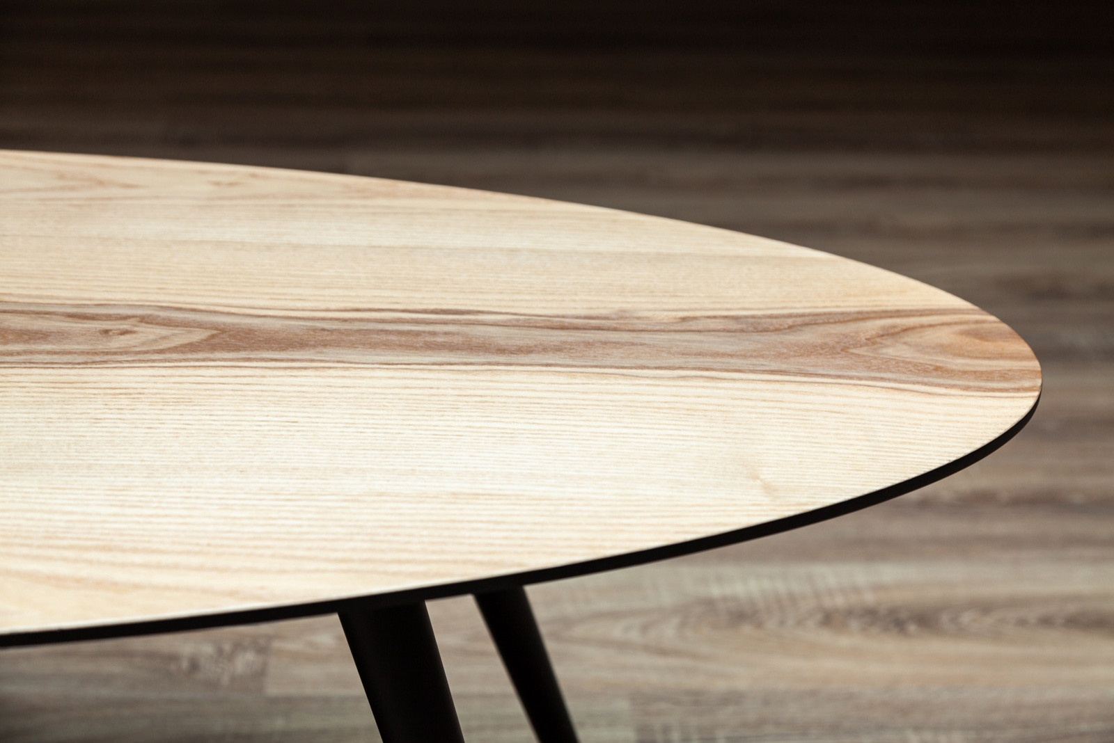 Столик в стиле сканди