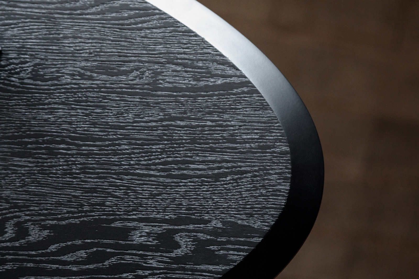 Столик в стиле сканди