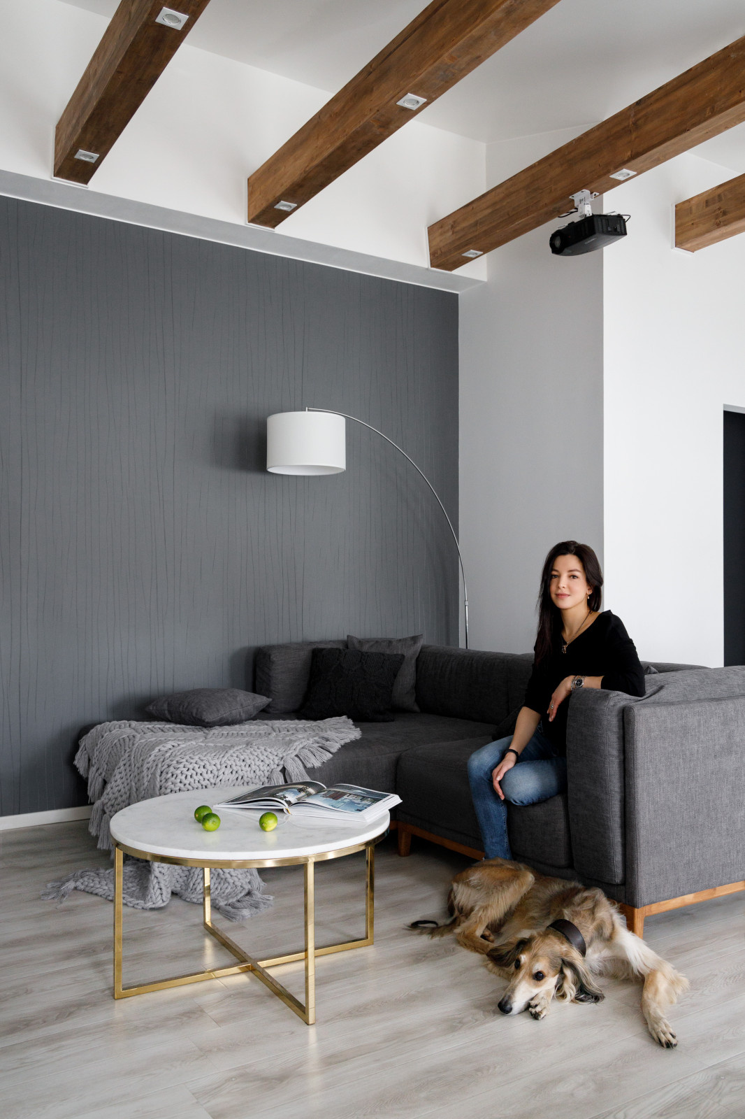 Белая мансардная квартира в историческом центре Петербурга