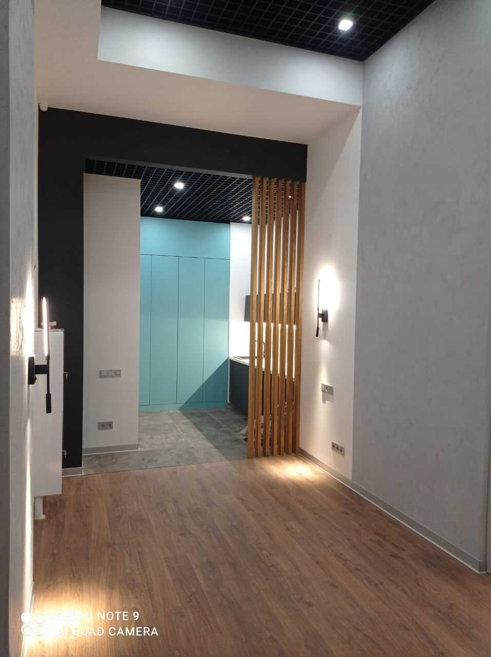 Дизайнерский ремонт офиса 45 м² с достройкой второго уровня