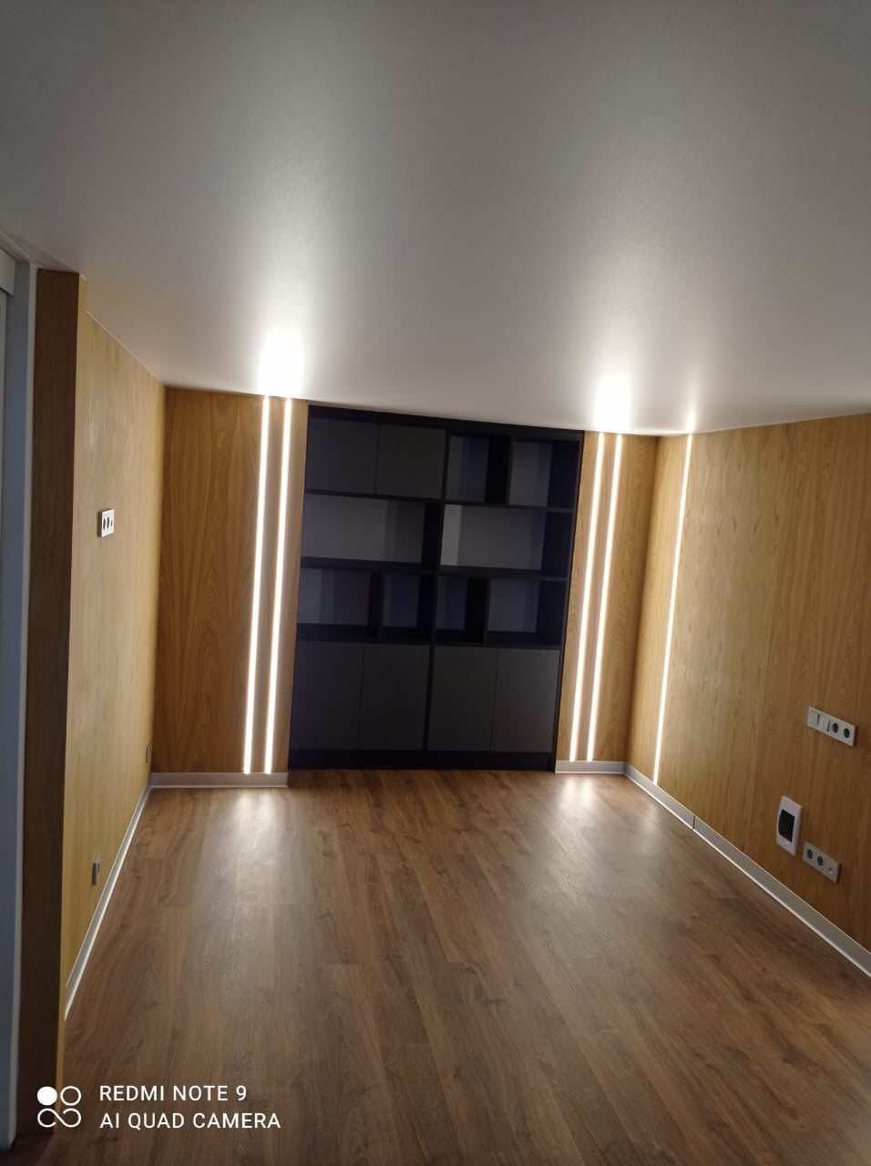 Дизайнерский ремонт офиса 45 м² с достройкой второго уровня