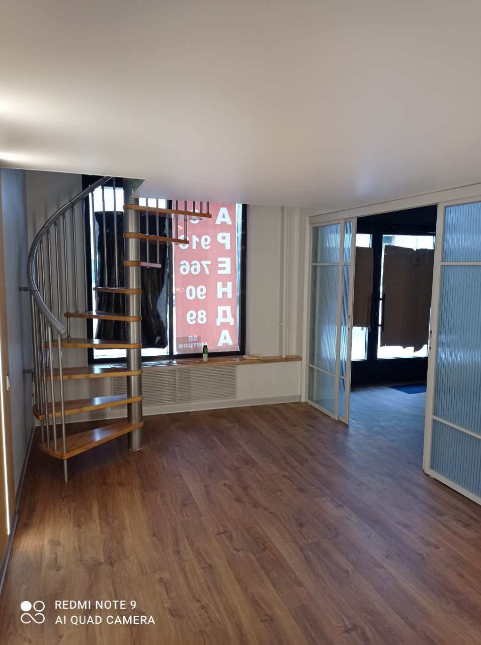 Дизайнерский ремонт офиса 45 м² с достройкой второго уровня