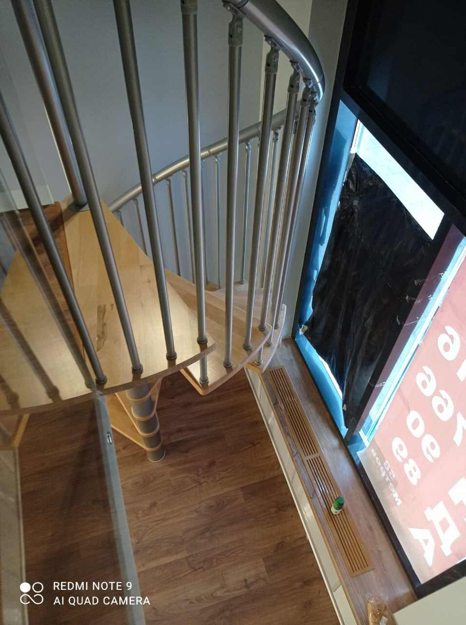 Дизайнерский ремонт офиса 45 м² с достройкой второго уровня