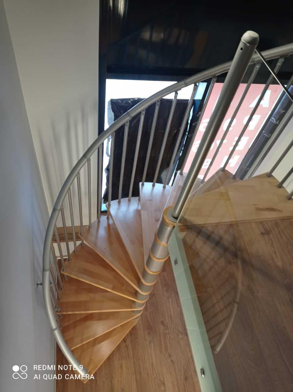 Дизайнерский ремонт офиса 45 м² с достройкой второго уровня