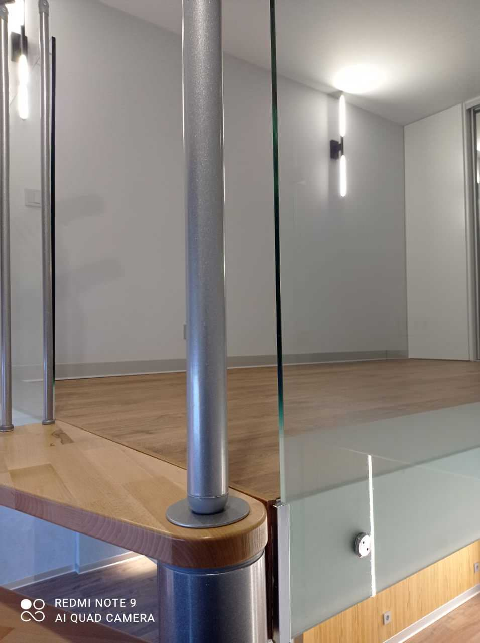 Дизайнерский ремонт офиса 45 м² с достройкой второго уровня