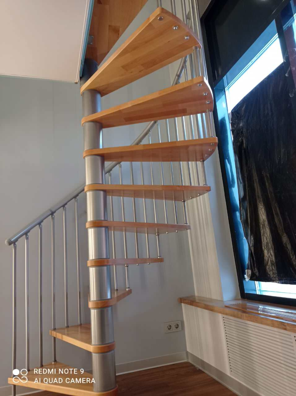 Дизайнерский ремонт офиса 45 м² с достройкой второго уровня