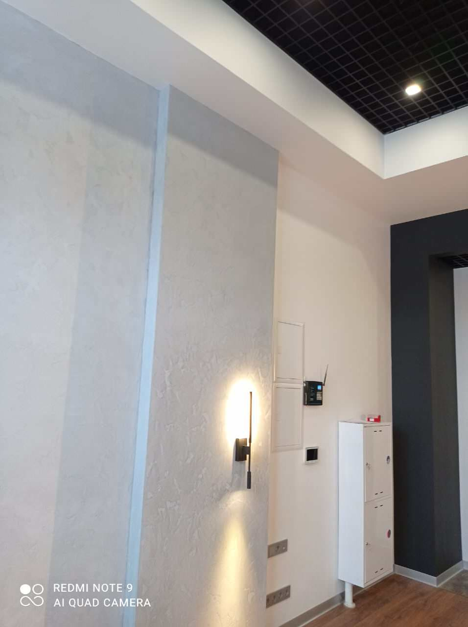 Дизайнерский ремонт офиса 45 м² с достройкой второго уровня