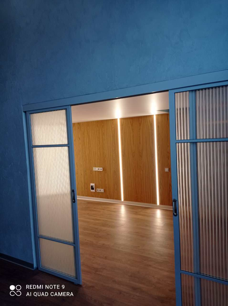 Дизайнерский ремонт офиса 45 м² с достройкой второго уровня