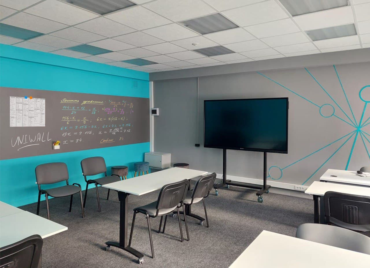 Обложка проекта: Магнитно-меловые/маркерные обои Uniwall  в аудиториях Пермского университета