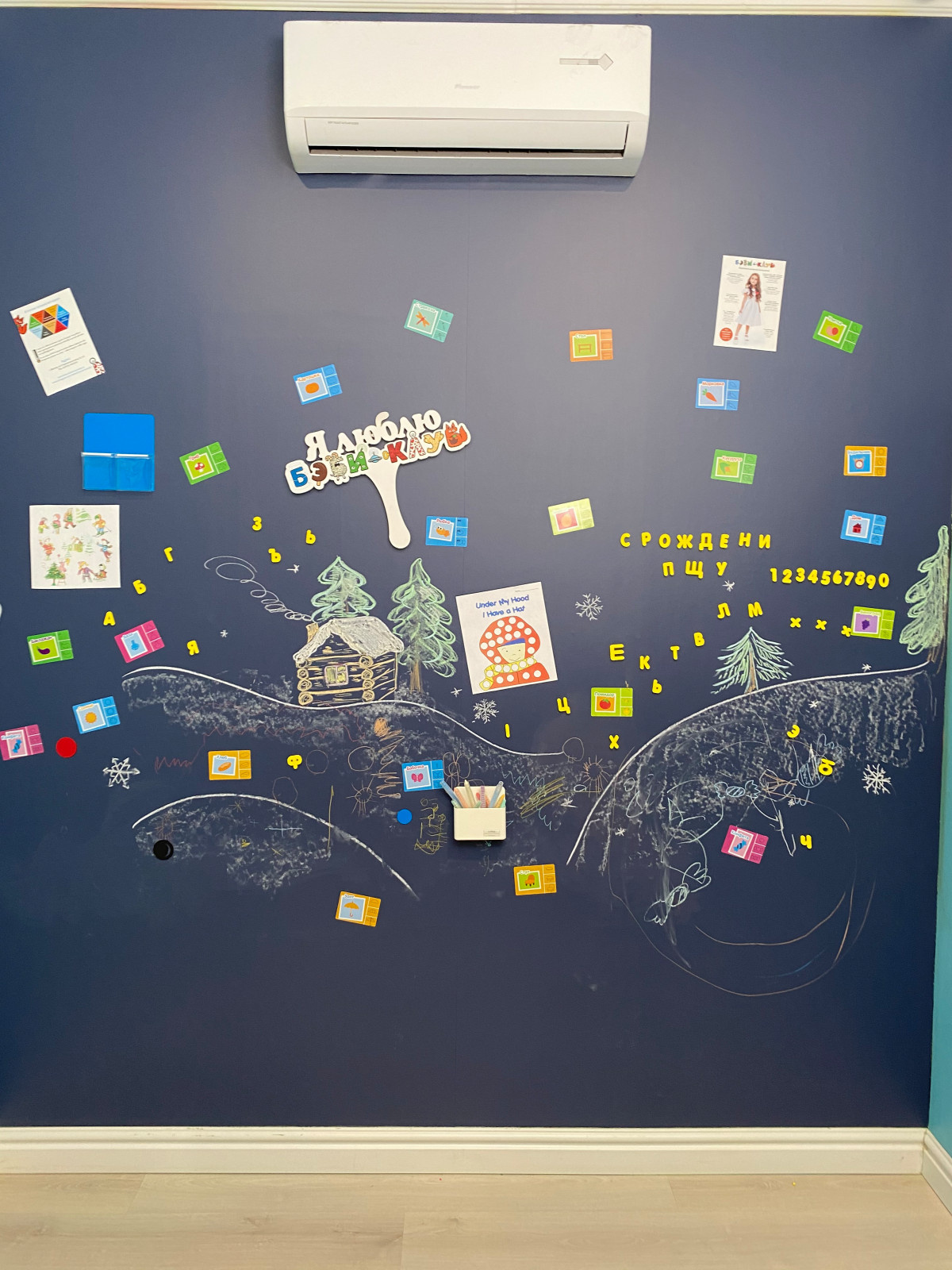 Обложка проекта: Магнитно-меловые обои Uniwall в интерьере детского сада Baby club