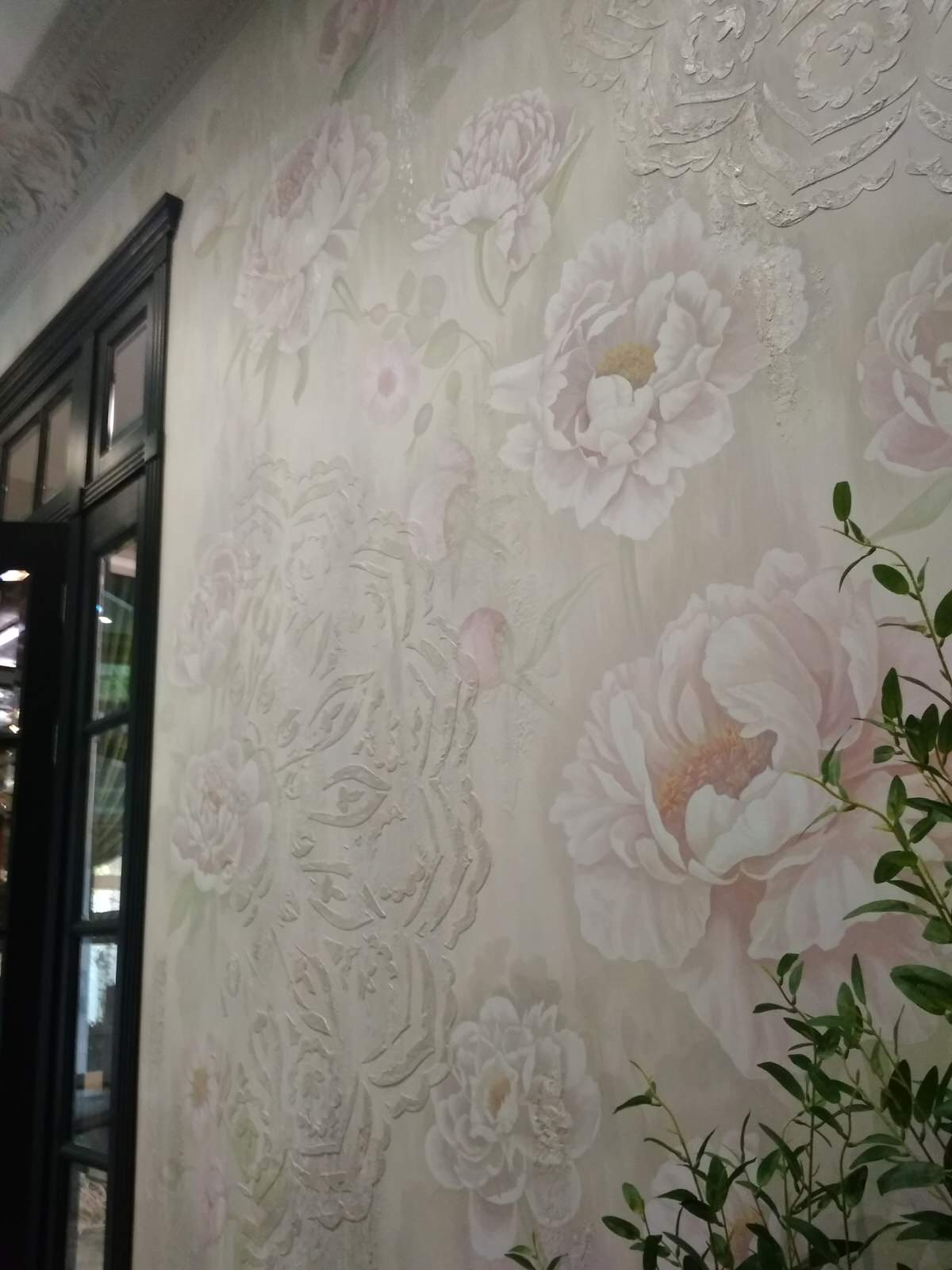 барельеф, роспись стен