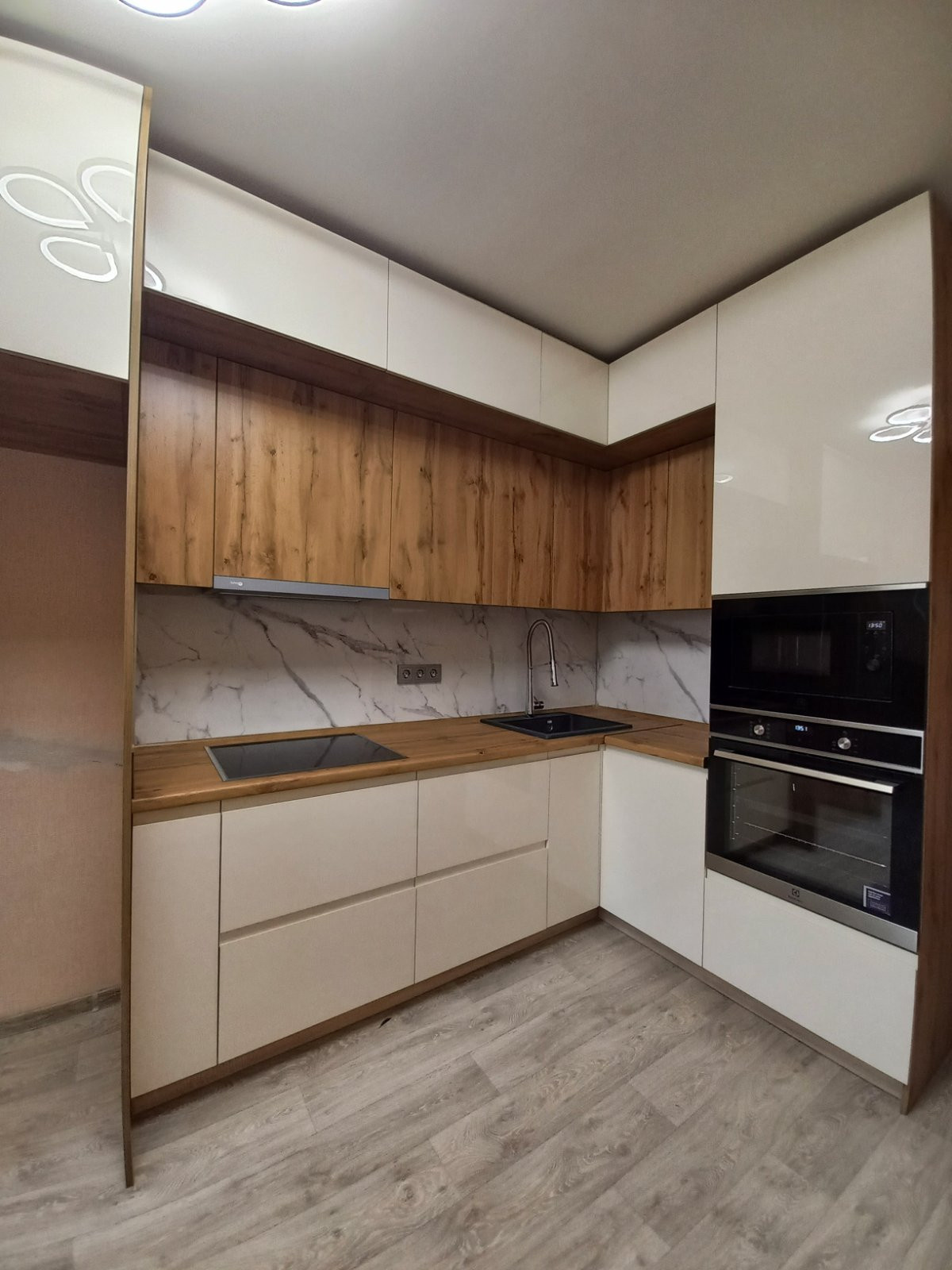 Современные кухни